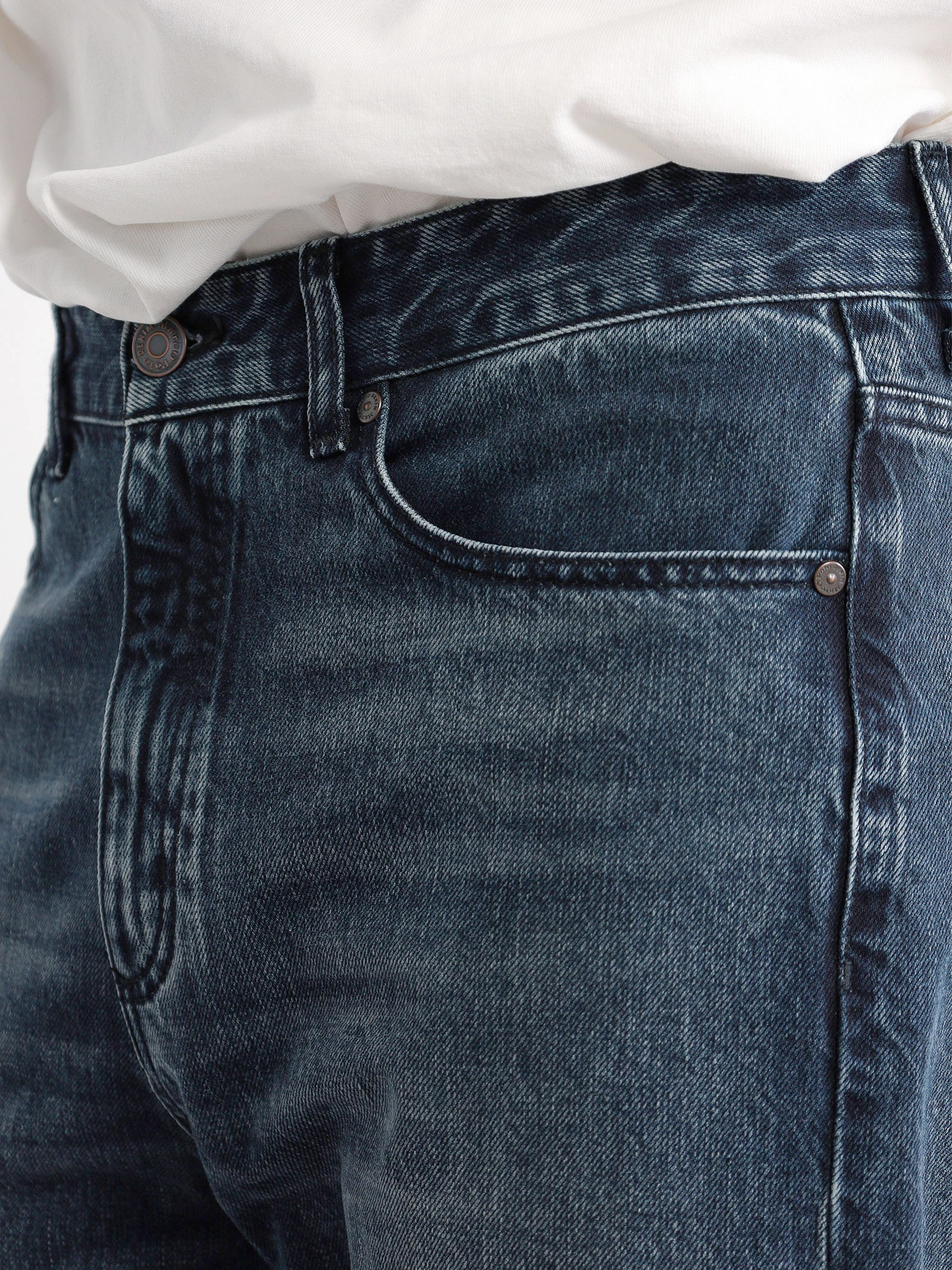 Джинсы темно-синего цвета из хлопка